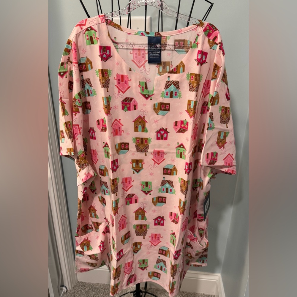New Zoe + Chloe “Snow Place like home” Gingerbread House 3X 3XL scrub top womens